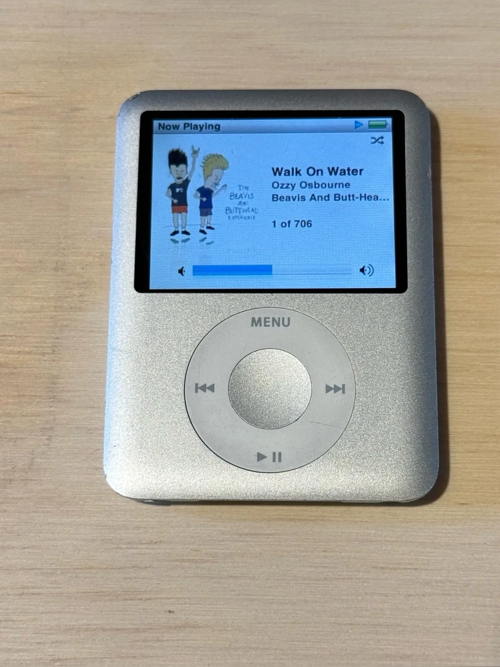 Apple iPod Nano A1236 4GB Silver Tested Good w/Charger-706Songs Read Description